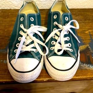 Green converse in great condition